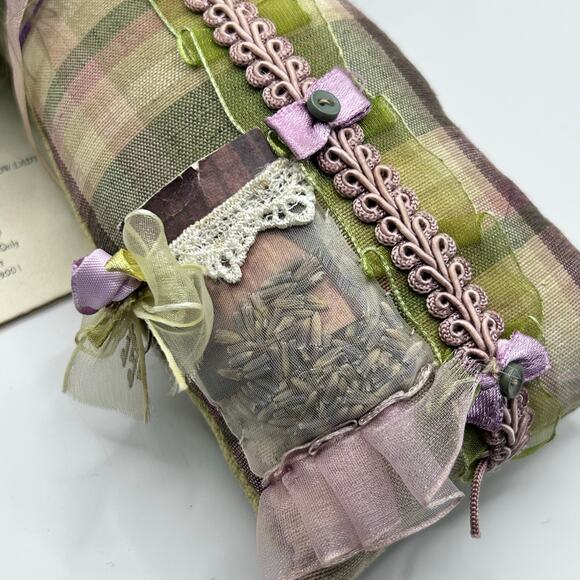 2001 Carmen Manago Green & Lavender Pillow Lady Gardener Home Decorative - Picture 8 of 8